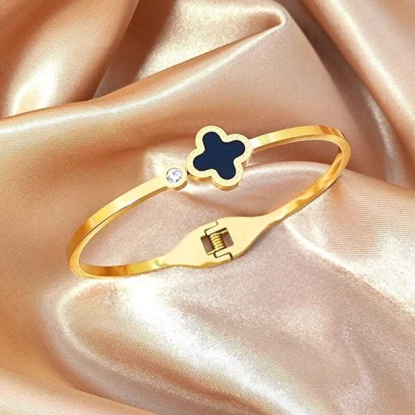 Van cleef bangle